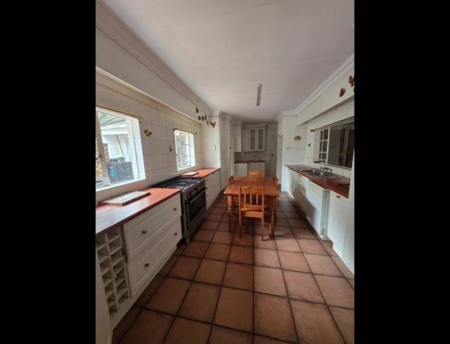 6 BEDROOM HOUSE FOR SALE IN CLAYVILLE EAST